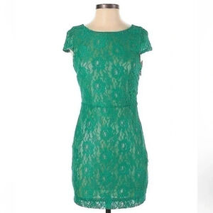Bebe | Green Lace Sheath Cocktail Party Dress Criss Cross Back Size Small S
